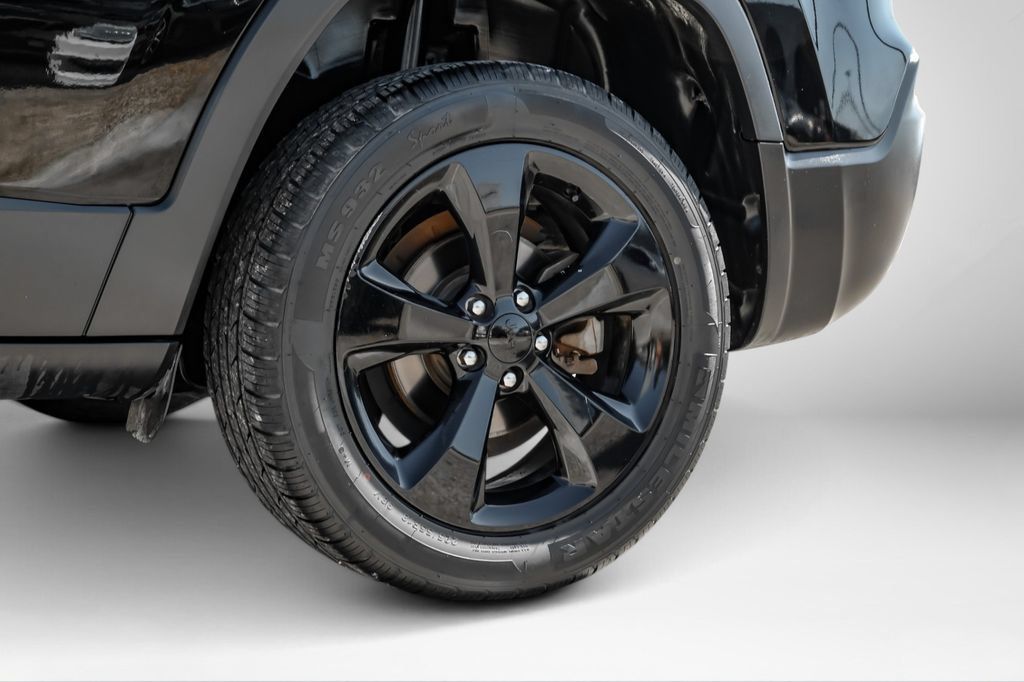 Used 2021 Jeep Cherokee Latitude Plus FWD image 48