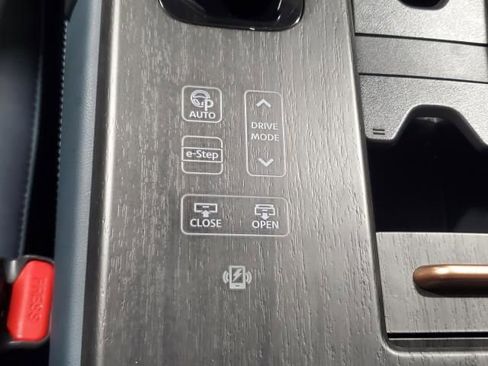 Used 2024 Nissan Ariya AWD image 33