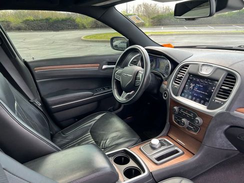Used 2017 Chrysler 300 C Platinum w/ Safetytec Plus Group image 9