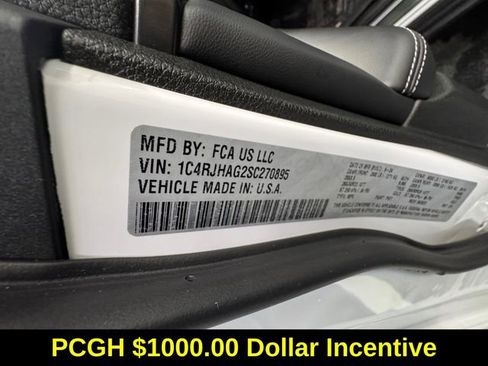 Used 2025 Jeep Grand Cherokee Altitude image 27