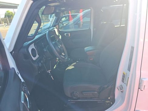 Used 2024 Jeep Wrangler Unlimited AWD/4WD image 15