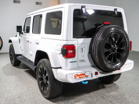 Used 2021 Jeep Wrangler Unlimited Sahara AWD/4WD image 9