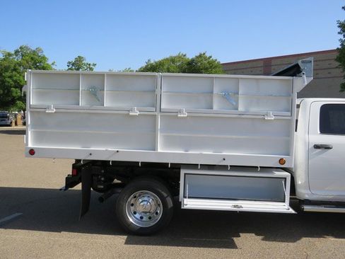 New 2023 RAM 5500 Tradesman w/ Chrome Appearance Group image 17