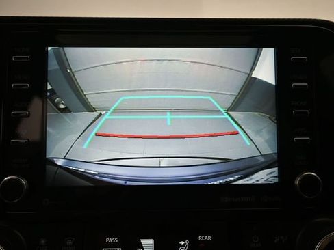 Used 2021 Toyota Highlander XSE FWD image 17