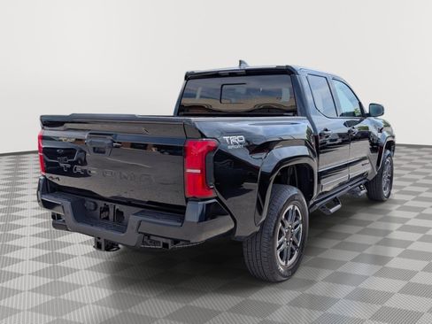 Used 2025 Toyota Tacoma TRD Sport w/ TRD Sport Upgrade Package AWD/4WD image 5