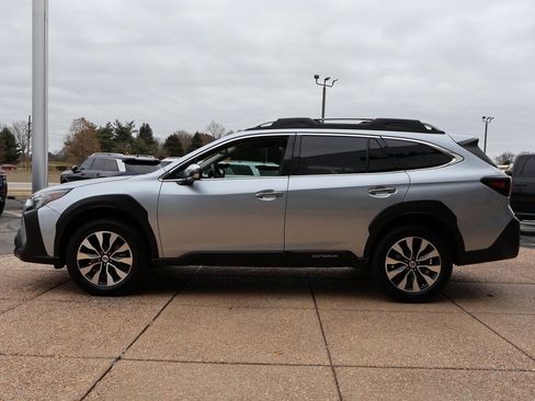 Used 2023 Subaru Outback Touring XT image 3