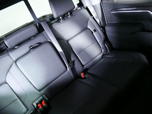 Used 2026 GMC Sierra 1500 SLT w/ SLT Premium Plus Package AWD/4WD image 14