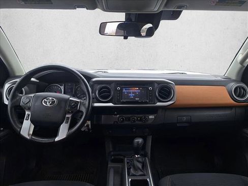 Used 2018 Toyota Tacoma SR5 image 15