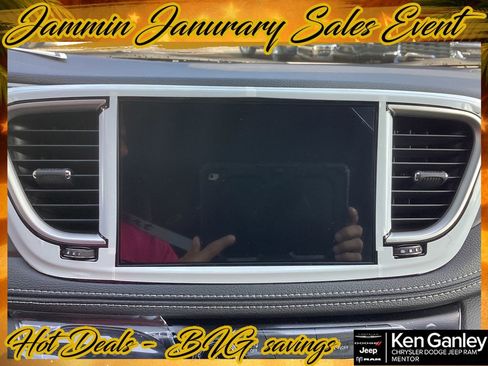 New 2026 Chrysler Pacifica Select image 11