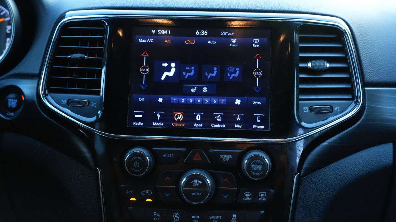 Used 2019 Jeep Grand Cherokee Altitude AWD/4WD image 17