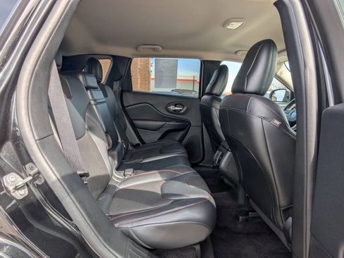 Used 2016 Jeep Cherokee Trailhawk w/ Cold Weather Group AWD/4WD image 14