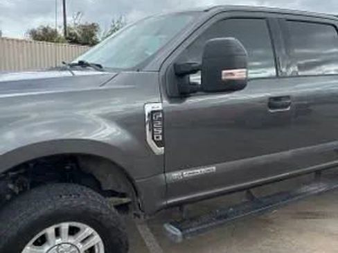 Used 2018 Ford F250 XLT w/ XLT Value Package image 2