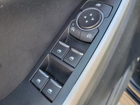Used 2022 Ford Explorer XLT AWD/4WD image 18