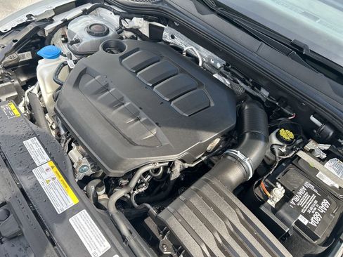 Used 2022 Volkswagen Golf R image 55