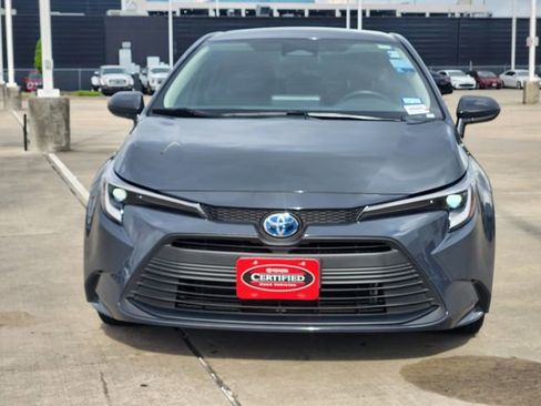 Certified 2025 Toyota Corolla LE image 2
