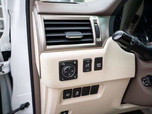Used 2017 Lexus GX 460 Premium AWD/4WD image 29