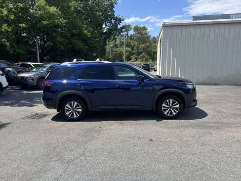 Used 2023 Nissan Pathfinder SL FWD image 4