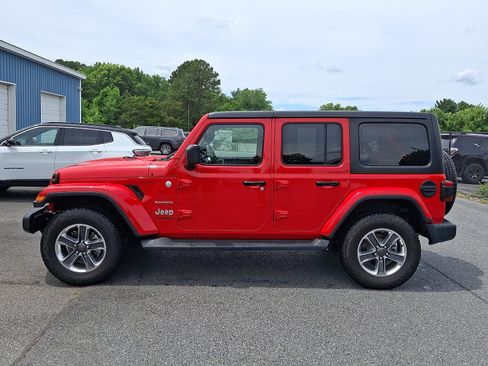 Used 2019 Jeep Wrangler Unlimited Sahara w/ Cold Weather Group AWD/4WD image 3