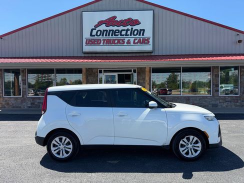 Used 2022 Kia Soul LX FWD image 3