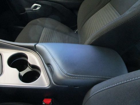 Used 2023 Dodge Challenger SXT RWD image 33