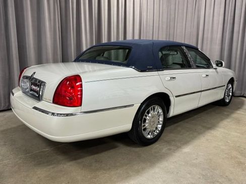 Used 2006 Lincoln Town Car Designer Series RWD image 5