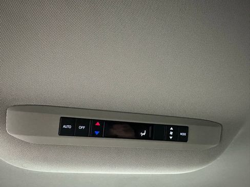 Used 2025 Toyota Sienna LE image 48