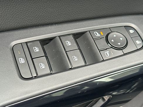 New 2025 Nissan Pathfinder S image 13