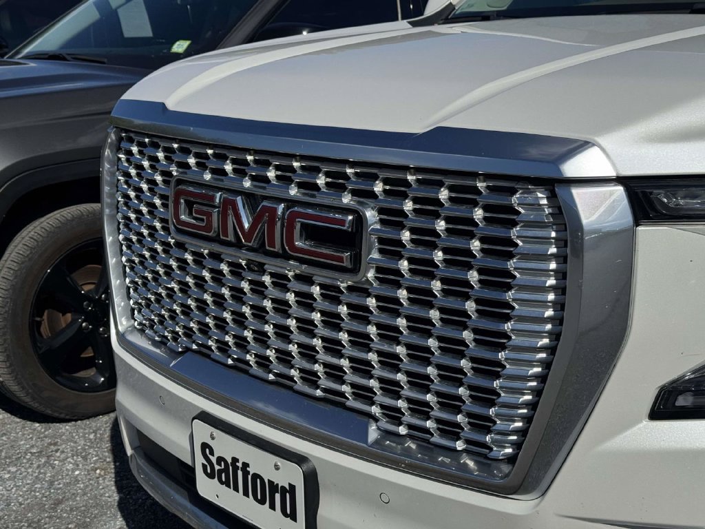 Used 2021 GMC Yukon Denali w/ Denali Premium Package AWD/4WD image 4