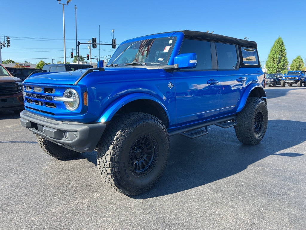 Used 2023 Ford Bronco Outer Banks AWD/4WD image 2