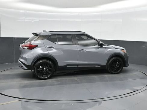 Used 2024 Nissan Kicks SR w/ SR Premium Package FWD image 4