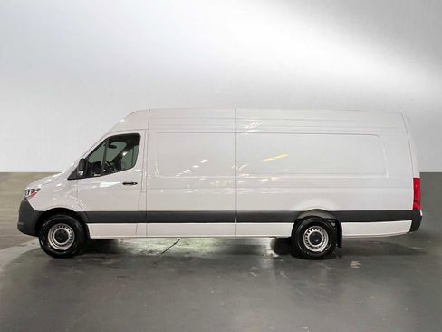 Used 2025 Mercedes-Benz Sprinter 2500 image 6