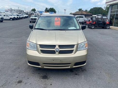 Used 2010 Dodge Grand Caravan SE w/ Climate Group FWD image 2