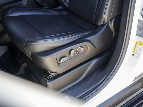 Used 2021 GMC Yukon XL Denali w/ Denali Premium Package image 11