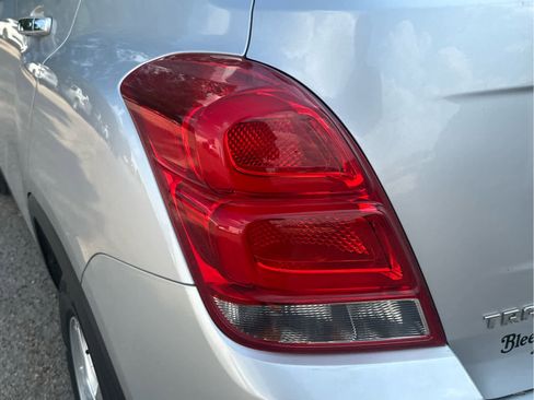 Used 2017 Chevrolet Trax LT w/ LT Convenience Package image 16