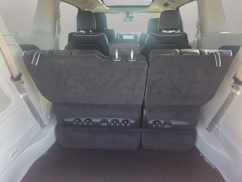 Used 2024 Chrysler Pacifica Limited w/ Uconnect Theater Family Group image 48