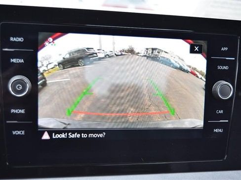 Certified 2025 Volkswagen Jetta SE w/ Sunroof Package image 13