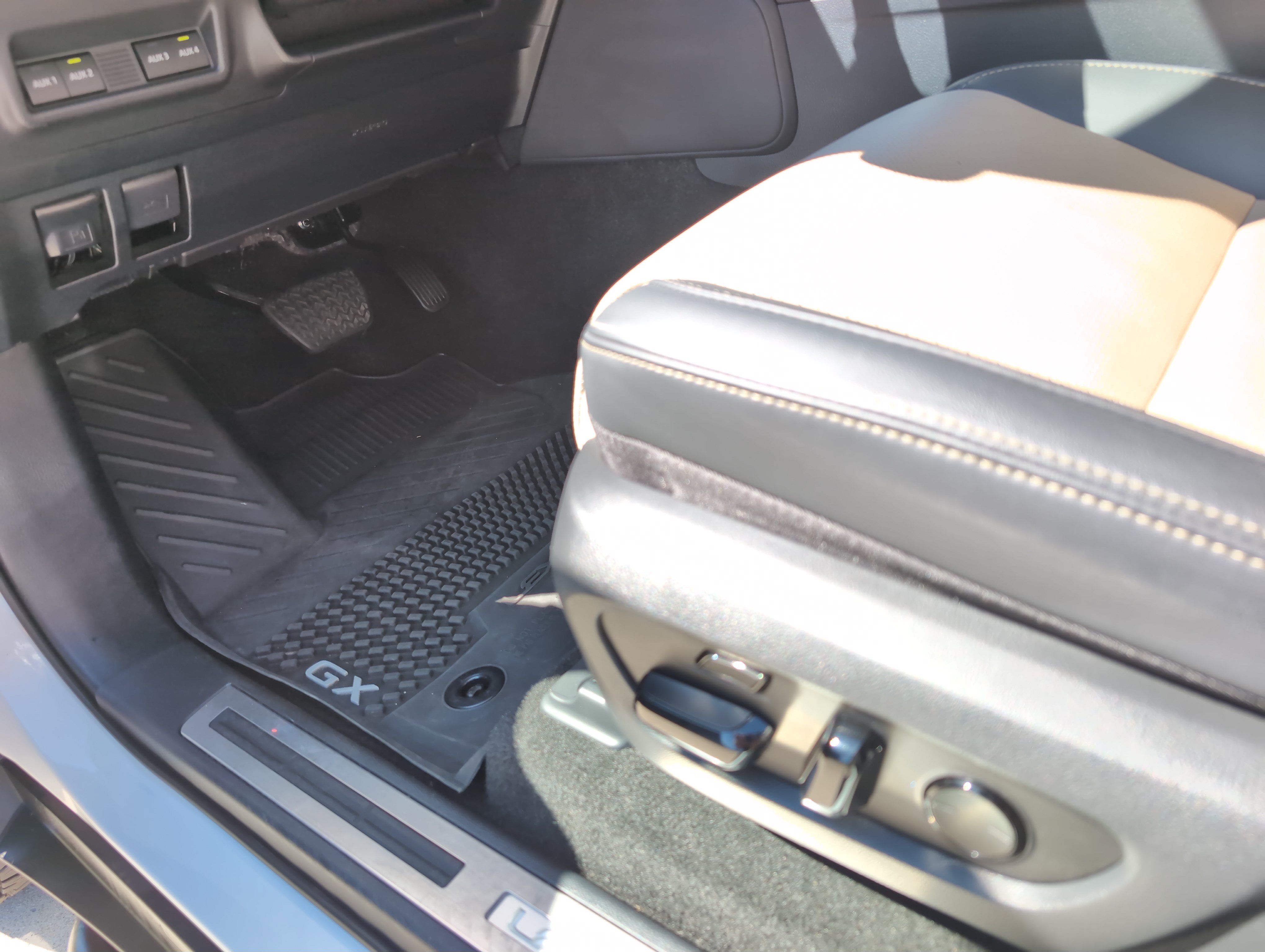 Used 2025 Lexus GX 550 AWD/4WD image 17
