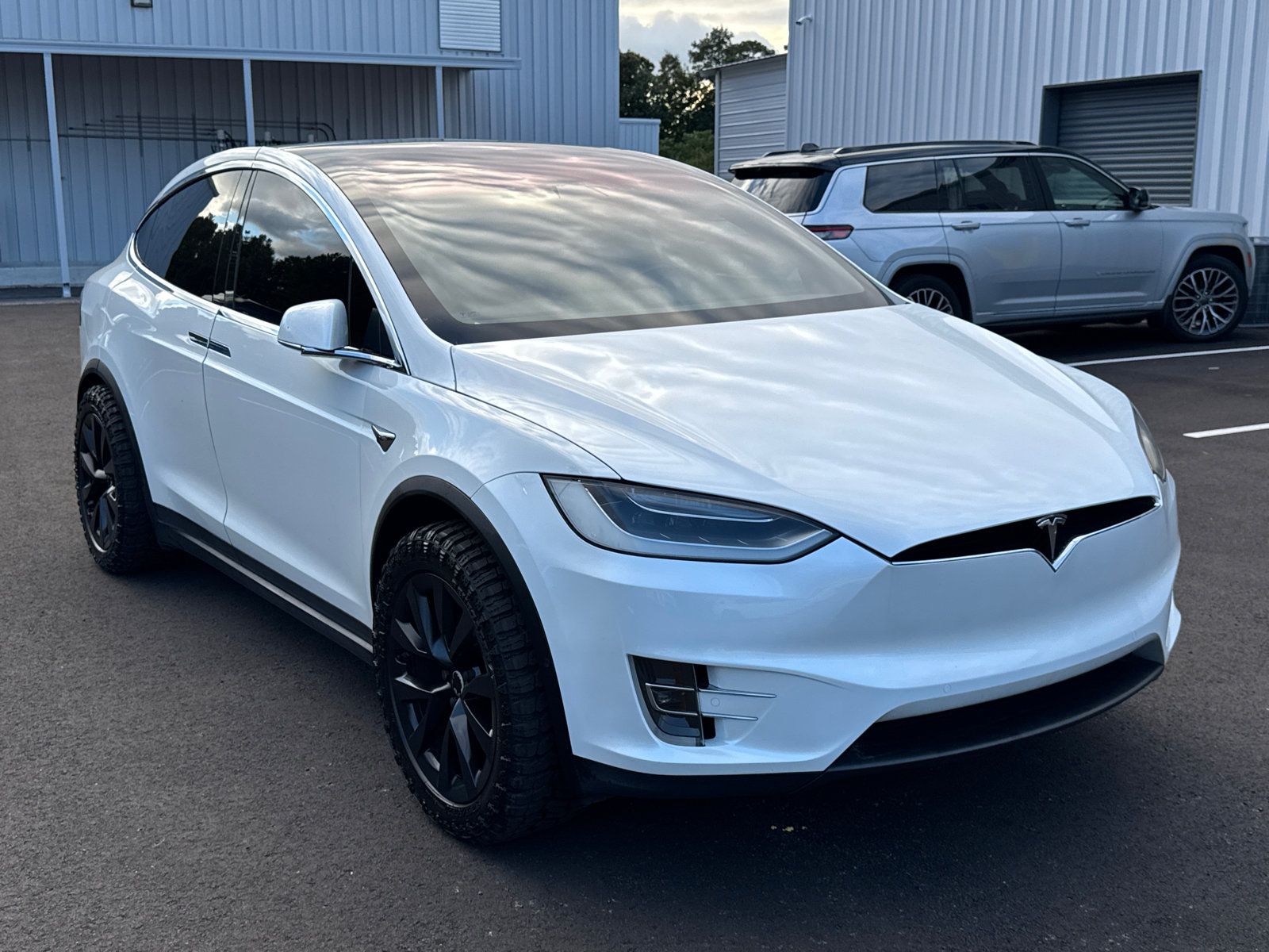 Used 2017 Tesla Model X 100D AWD/4WD image 3