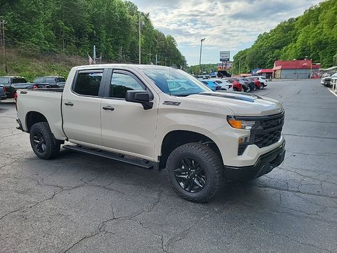 Used 2026 Chevrolet Silverado 1500 Custom Trail Boss w/ Dark Appearance Package AWD/4WD image 5