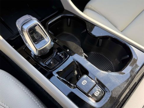 New 2026 Volvo XC40 B5 Ultra w/ Protection Package Premier image 6