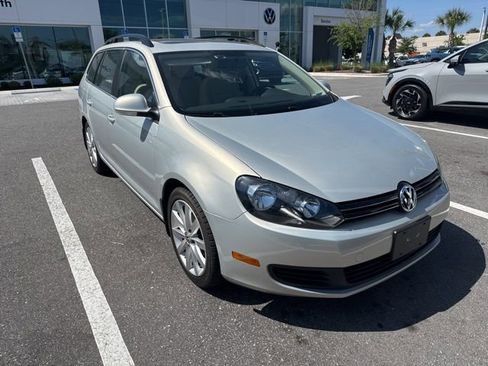 Used 2010 Volkswagen Jetta SE image 1