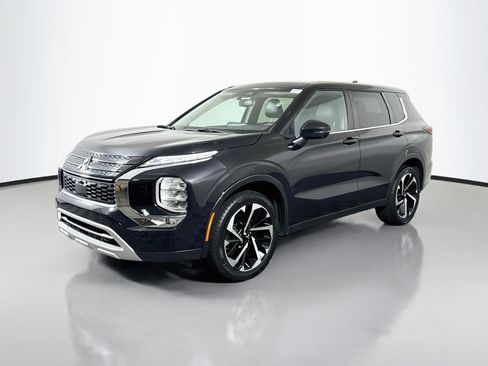 Used 2023 Mitsubishi Outlander SE AWD/4WD image 4