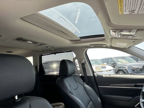 Used 2025 Kia Telluride EX FWD image 19