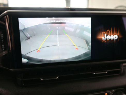 Used 2025 Jeep Wrangler Sport image 17