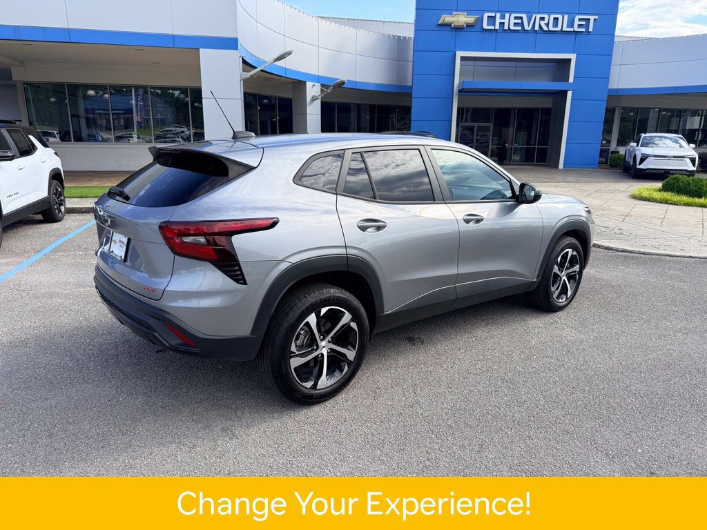Used 2025 Chevrolet Trax RS w/ Sunroof Package FWD image 21