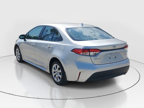 Certified 2025 Toyota Corolla LE FWD image 5