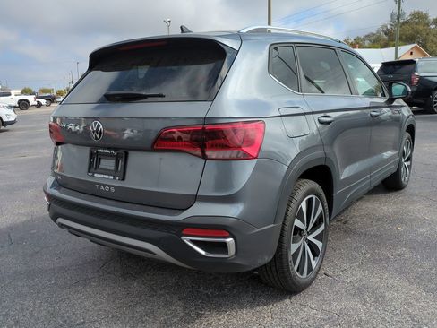 Used 2024 Volkswagen Taos SE image 4
