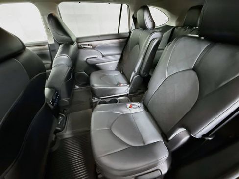 Used 2022 Toyota Highlander Platinum AWD/4WD image 26