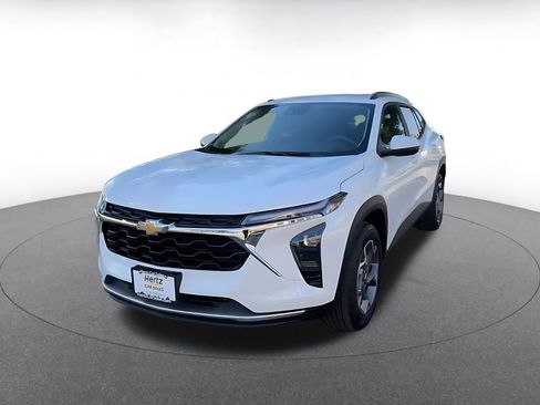 Used 2025 Chevrolet Trax LT image 6