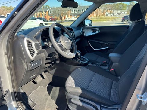 Used 2024 Kia Soul LX w/ Option Group 015 image 11